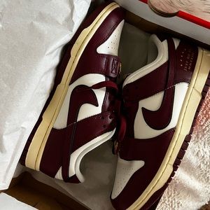 Nike woman’s dunk low se